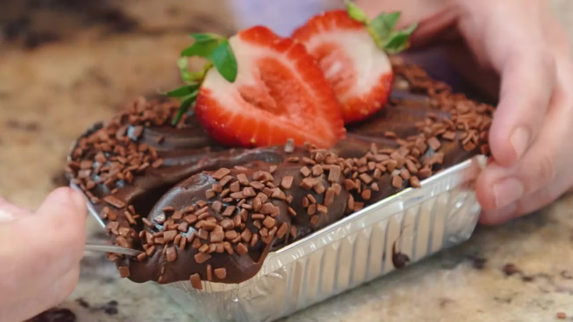 Bolo Gelado na Marmita da Ísis Alvarez