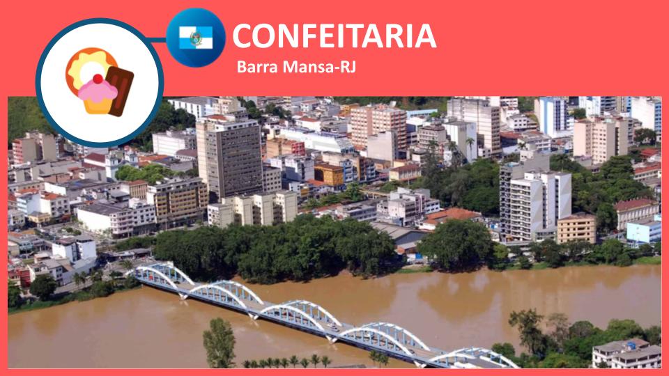 Confeitaria em Barra Mansa-RJ com bolo artesanal sendo decorado por confeiteira