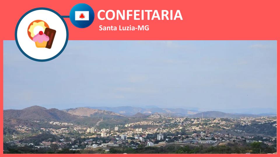 Confeitaria em Santa Luzia-MG com bolos e doces artesanais expostos em vitrine